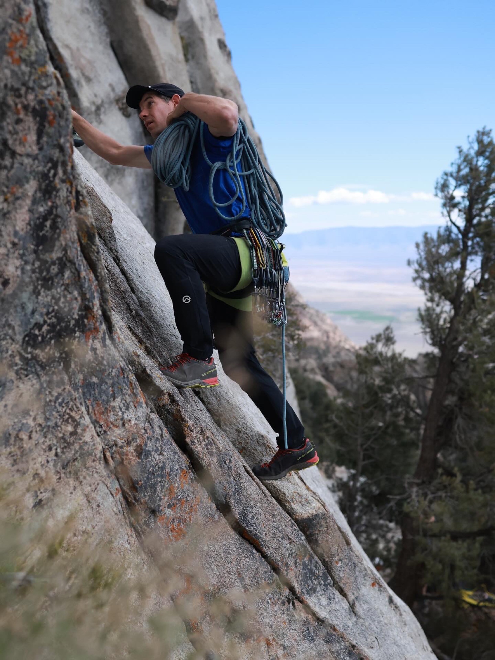 Alex Honnold carrying a rope while climbing in Nevada